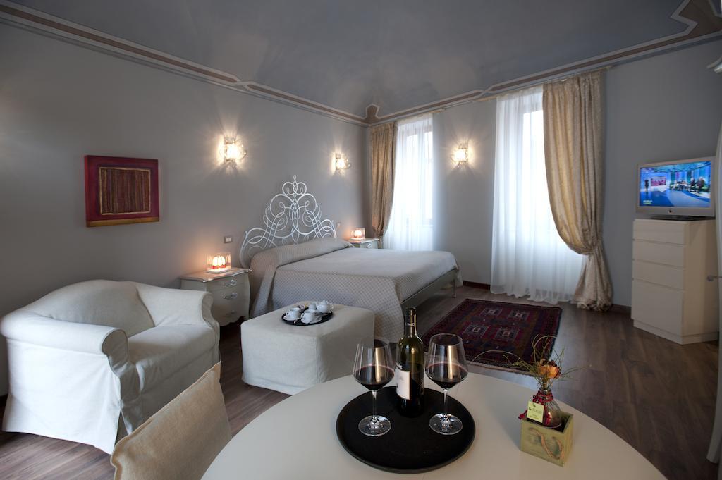 Bed and Breakfast Vinoteca La Sacrestia Альба Номер фото