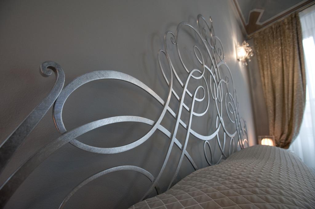 Bed and Breakfast Vinoteca La Sacrestia Альба Номер фото
